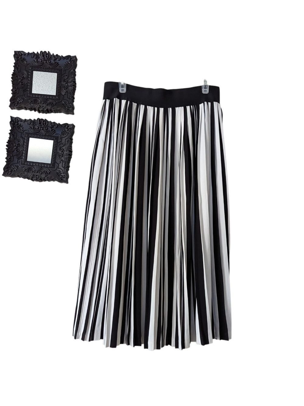 Peter Nygard Pleated Skirt - Picture 2 of 7